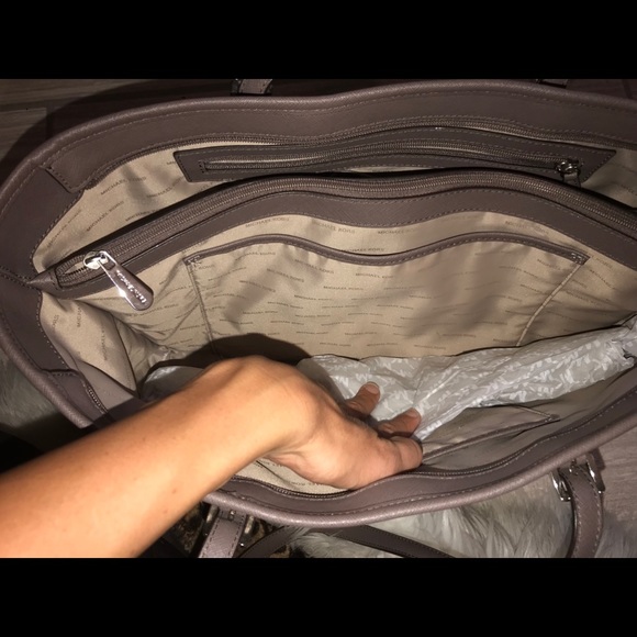 Michael Kors Jet Set tote - Picture 6 of 8